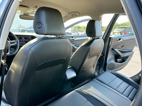 Used 2024 Volkswagen Jetta SE image 6