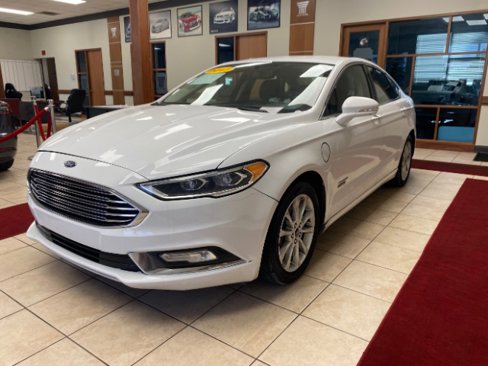Used 2017 Ford Fusion Energi SE image 1