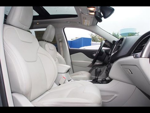 Used 2020 Jeep Cherokee Limited image 11
