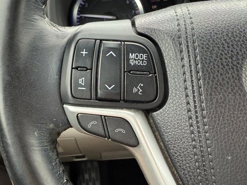 Used 2018 Toyota Highlander XLE image 18