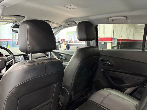 Used 2019 Chevrolet Trax LT w/ LT Convenience Package image 23