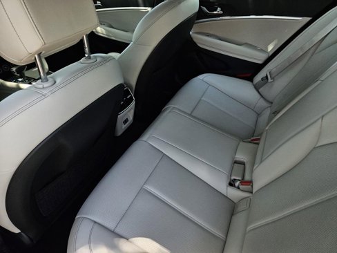 Used 2025 Genesis G70 2.5T image 12