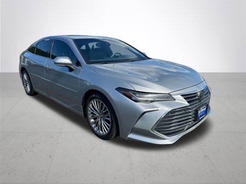 Used 2019 Toyota Avalon Limited image 5