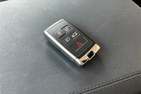 Used 2023 Land Rover Defender 110 image 10