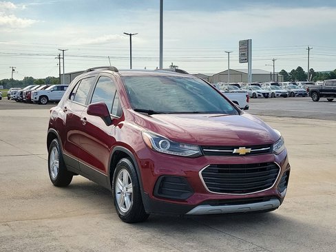 Used 2021 Chevrolet Trax LT w/ LT Convenience Package image 1