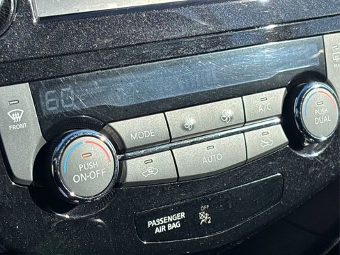 Used 2016 Nissan Rogue SV w/ SV Premium Package image 31