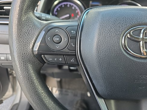 Used 2019 Toyota Camry LE image 16