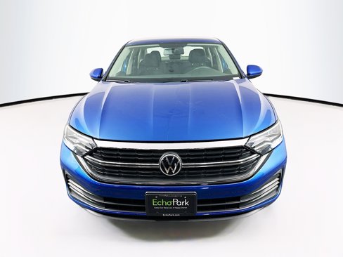 Used 2022 Volkswagen Jetta S image 2