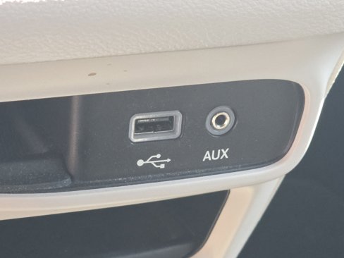 Used 2017 Chrysler Pacifica Touring-L w/ Tire & Wheel Group image 6