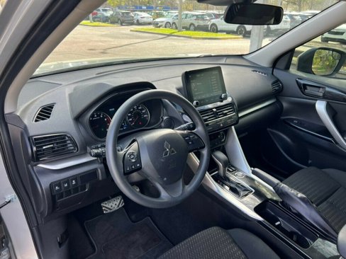 Used 2023 Mitsubishi Eclipse Cross LE image 3