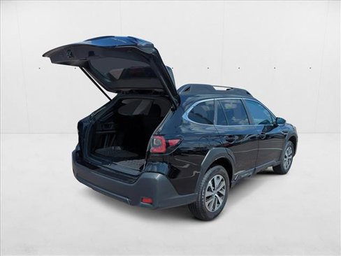 Used 2023 Subaru Outback Premium image 8