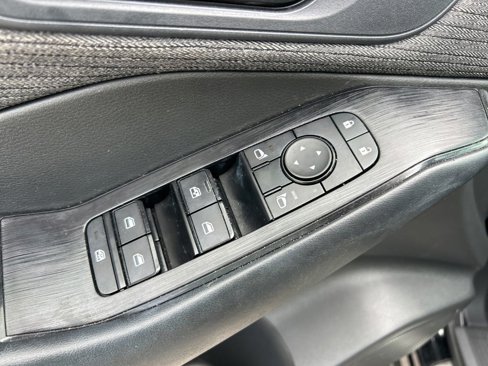 Used 2023 Nissan Rogue S image 12