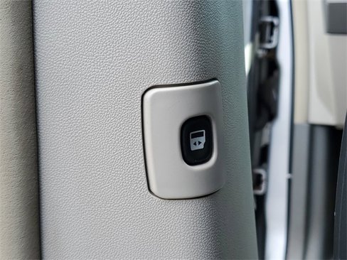 Used 2010 Chrysler Town & Country Touring image 19