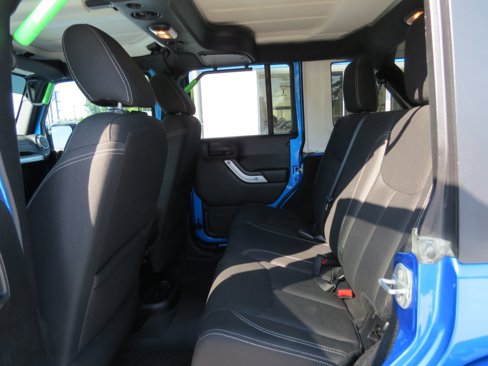 Used 2016 Jeep Wrangler Unlimited Sahara image 13