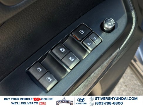 Used 2017 Toyota Highlander LE image 27