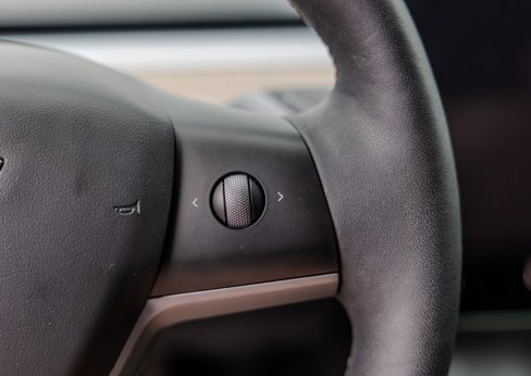 Used 2022 Tesla Model Y Performance image 7