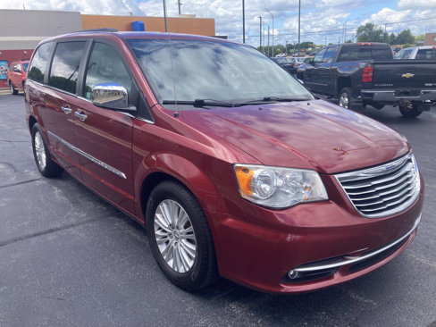 Used 2013 Chrysler Town & Country Touring-L w/ Premium Group image 1