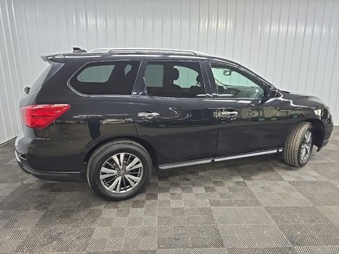 Used 2020 Nissan Pathfinder SV image 3