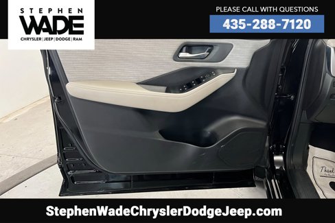 Used 2023 Nissan Rogue SV image 14