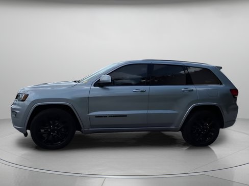Used 2019 Jeep Grand Cherokee Altitude image 15