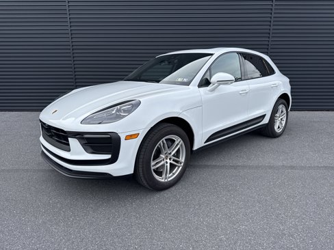 Certified 2025 Porsche Macan image 1