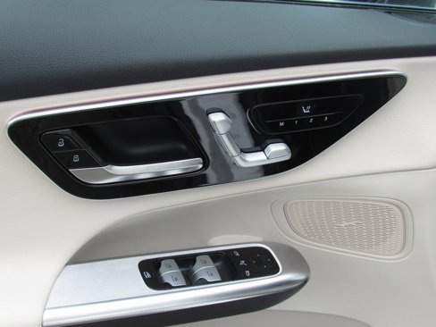 New 2025 Mercedes-Benz GLC 300 4MATIC image 12
