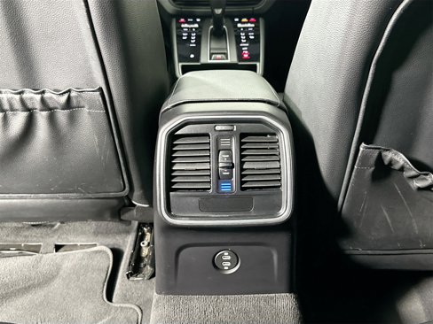 Certified 2022 Porsche Macan image 35