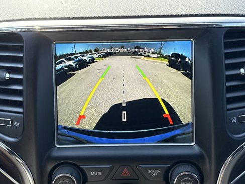 Used 2018 Jeep Grand Cherokee Limited image 32