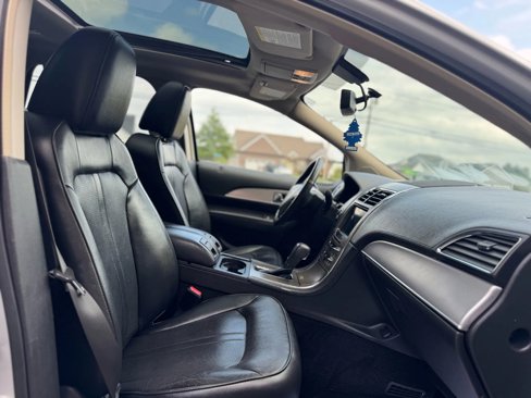 Used 2012 Lincoln MKX AWD image 18