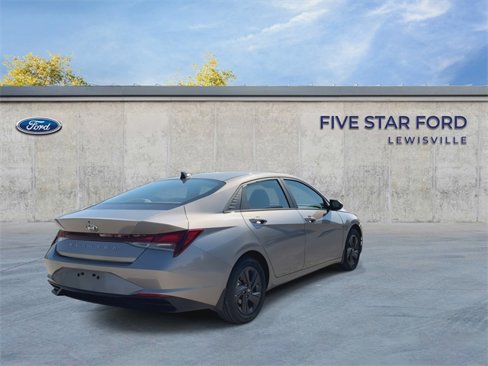 Used 2023 Hyundai Elantra SEL image 7