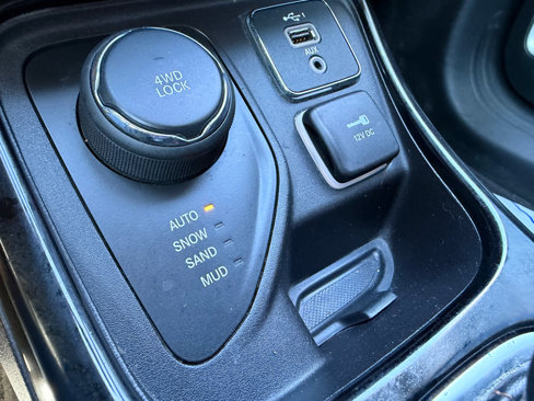 Used 2020 Jeep Compass Limited image 25