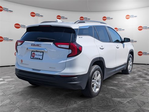Used 2023 GMC Terrain SLE w/ Driver Convenience Package image 5