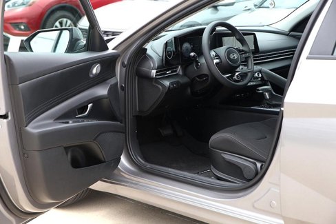 Used 2024 Hyundai Elantra SEL image 11
