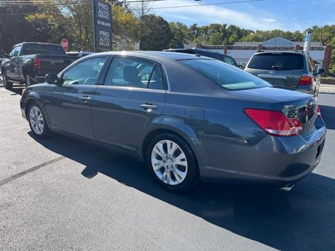 Used 2010 Toyota Avalon XLS image 3