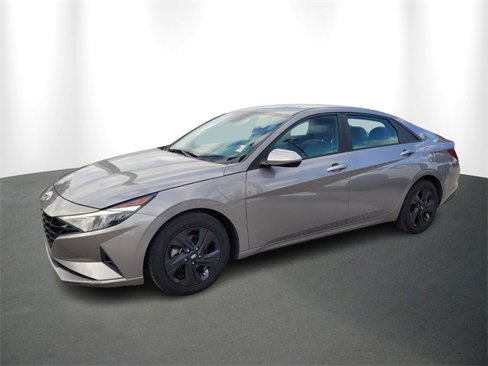 Used 2021 Hyundai Elantra SEL image 2