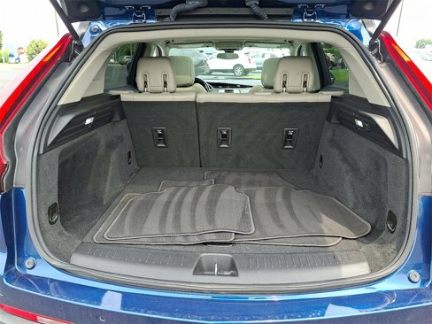 Used 2019 Cadillac XT4 Luxury w/ Cold Weather Package image 28