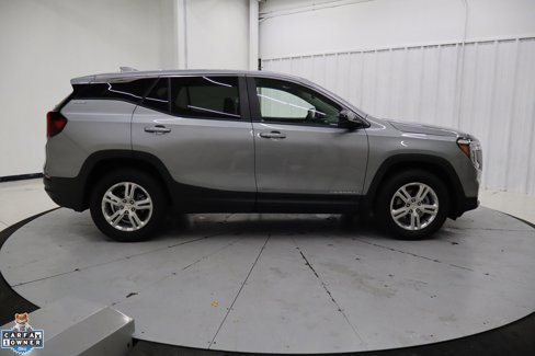 Used 2024 GMC Terrain SLE image 2