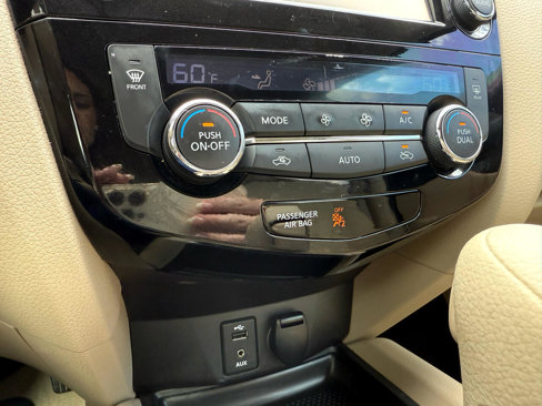 Used 2015 Nissan Rogue SV w/ SV Premium Package image 32