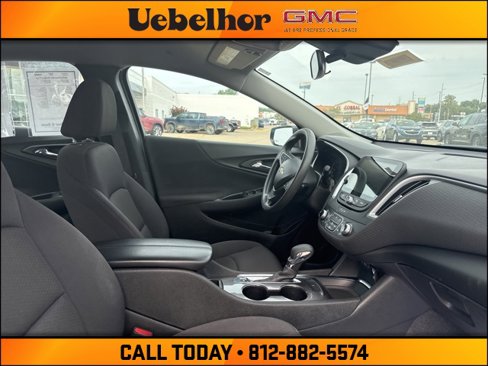 Used 2023 Chevrolet Malibu LT image 2