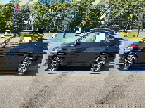 Used 2023 Hyundai Elantra SEL w/ Convenience Package image 7