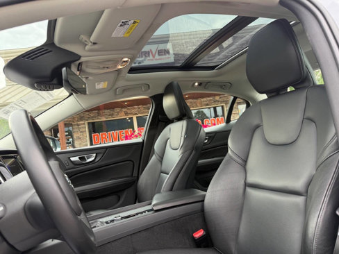 Used 2019 Volvo S60 T6 Momentum w/ Premium Package image 11