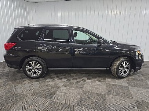 Used 2020 Nissan Pathfinder SV image 2