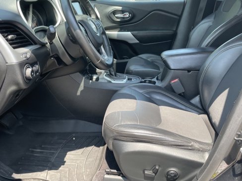 Used 2018 Jeep Cherokee Latitude Plus w/ Cold Weather Group image 11