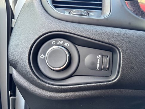 Used 2023 Jeep Renegade Latitude image 20