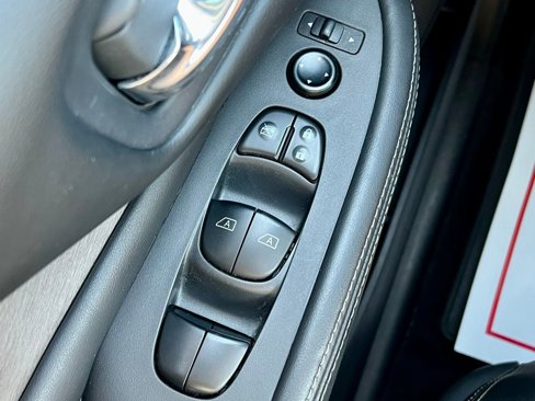 Used 2023 Nissan Murano SV image 25