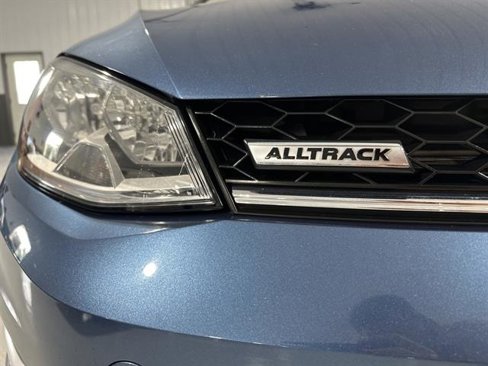 Used 2017 Volkswagen Golf SE image 11