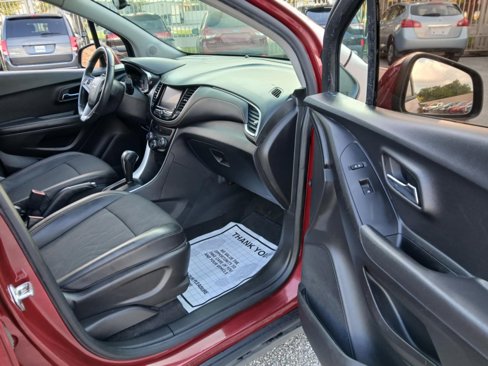Used 2022 Chevrolet Trax LT w/ LT Convenience Package image 10