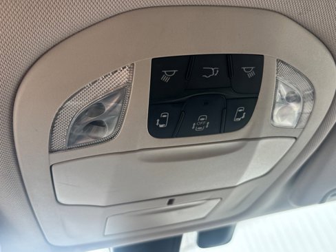 Used 2018 Chrysler Pacifica Touring-L image 42