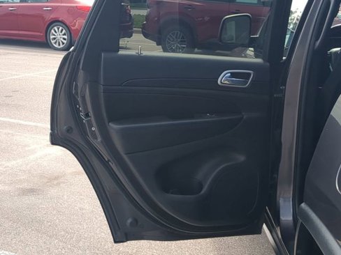 Used 2020 Jeep Grand Cherokee Laredo image 29