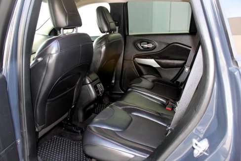 Used 2017 Jeep Cherokee Trailhawk image 11
